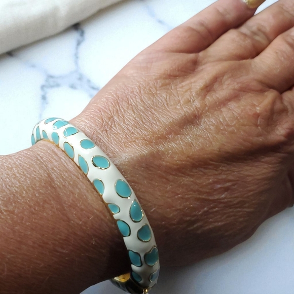 KJL Kenneth Lane Turquoise White 2 Sided Enamel Hinge Bangle Bracelet - Picture 4 of 6